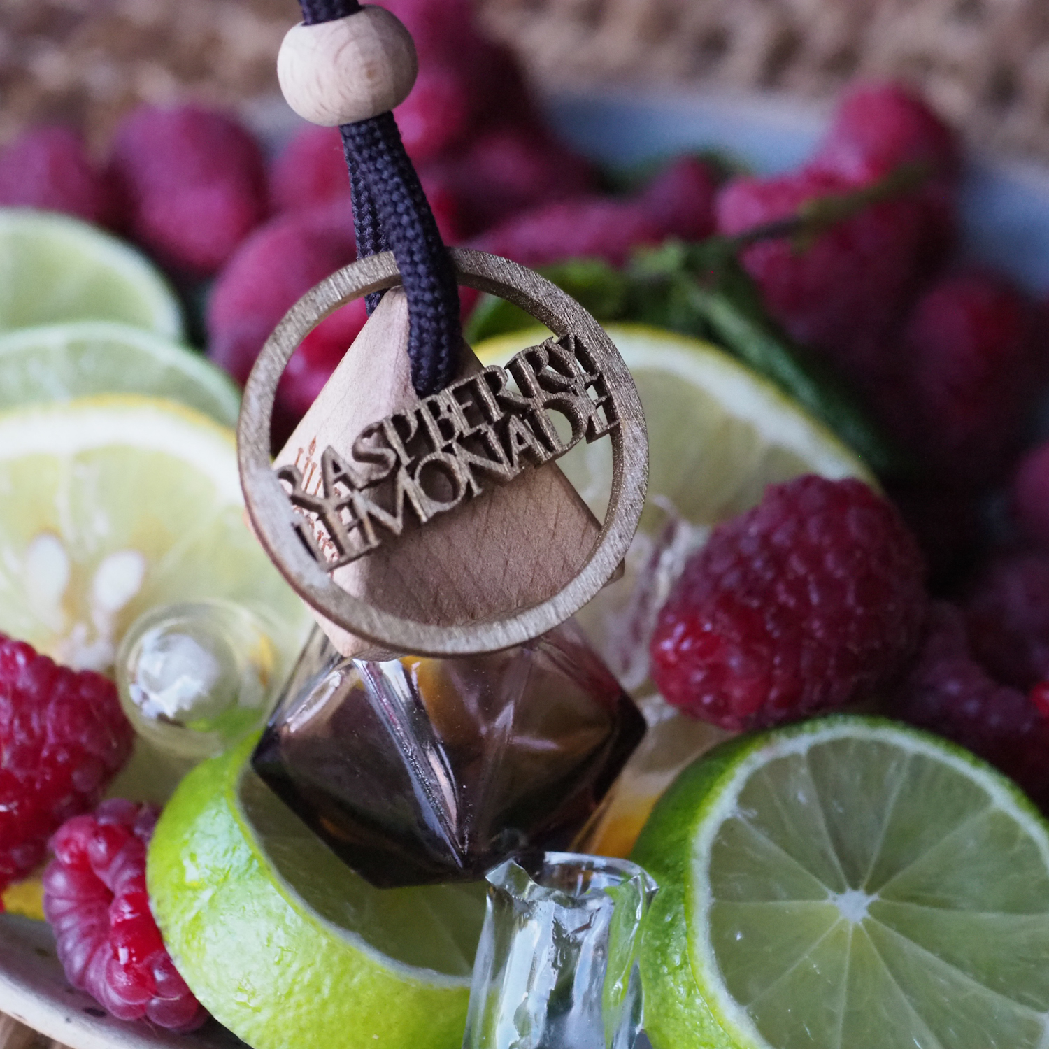 zapach do samochodu „Raspberry Lemonade” 100ml o zapachu malinowej lemoniady z nutą cytrusów i wanilii.